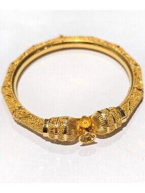 Vintage 22K (916) Solid Gold bangle Bracelet 27g with central floral accents